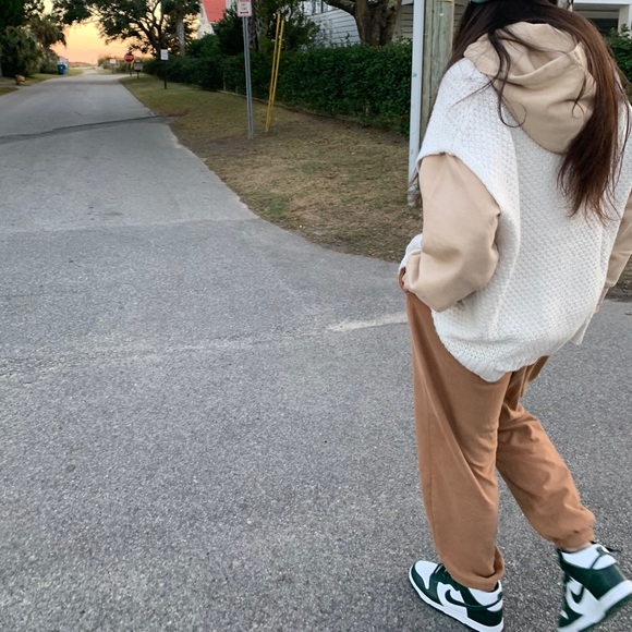 Meet your Posher, Ava - Picture 1 of 1